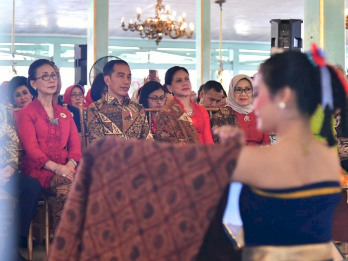Jokowi Ingin Generasi Muda Lestarikan Batik