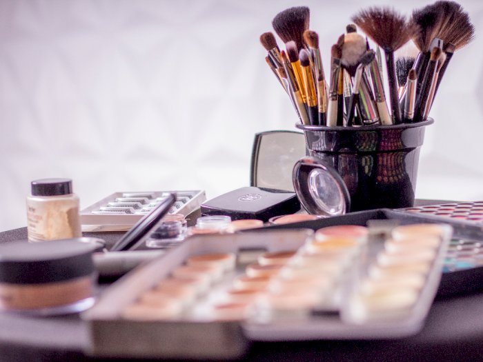 Berikut Tips Cantik, Sesuaikan Pembersih Wajah dan Makeup yang Dipakai