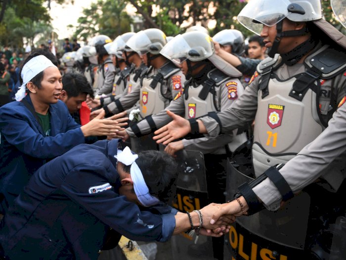 Nasib 6 Polisi yang Bawa Senjata Api saat Pengamanan Demo di Kendari