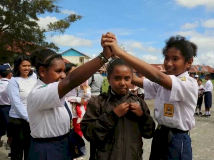 Wajah Ceria Siswa Wamena di Hari Pertama Sekolah
