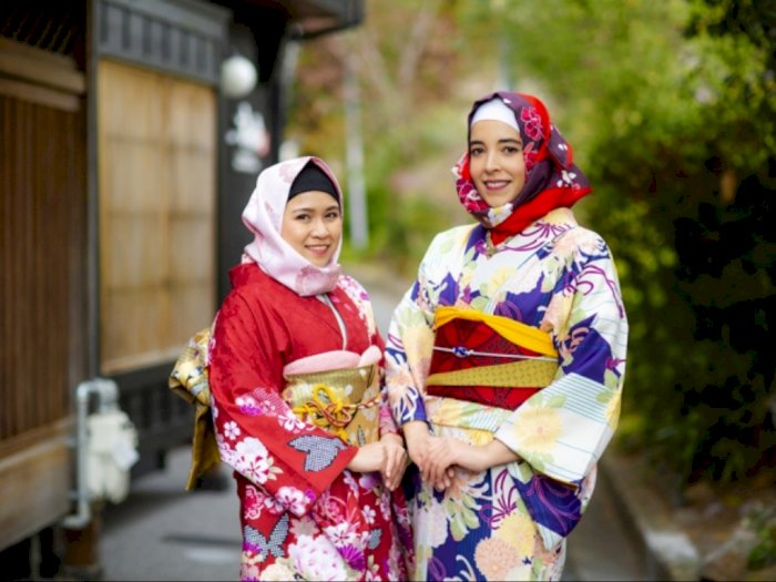 Kini Berlibur ke Jepang Bisa Sewa Kimono Sepaket dengan Jilbab