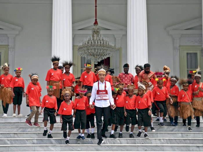 Galeri Foto: Keseruan Jokowi Saat Bertemu Siswa SD Papua di Istana