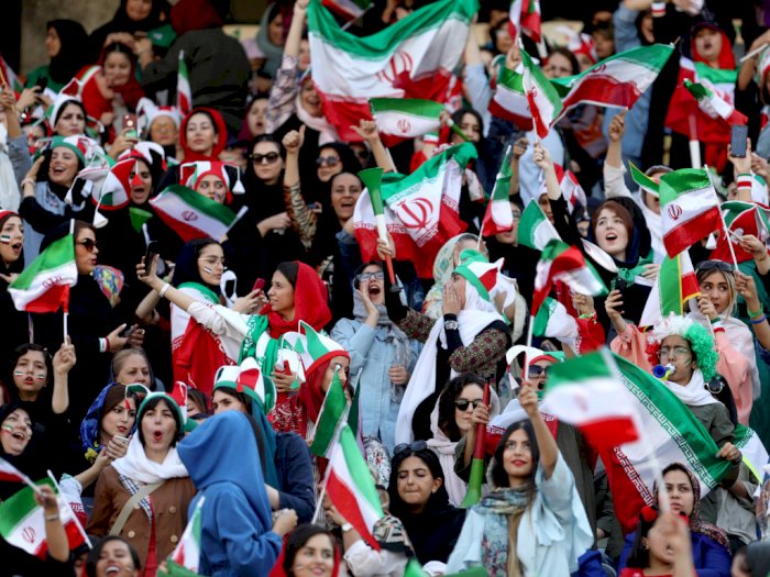Perempuan di Iran Akhirnya Boleh Nonton Sepakbola di Stadion!