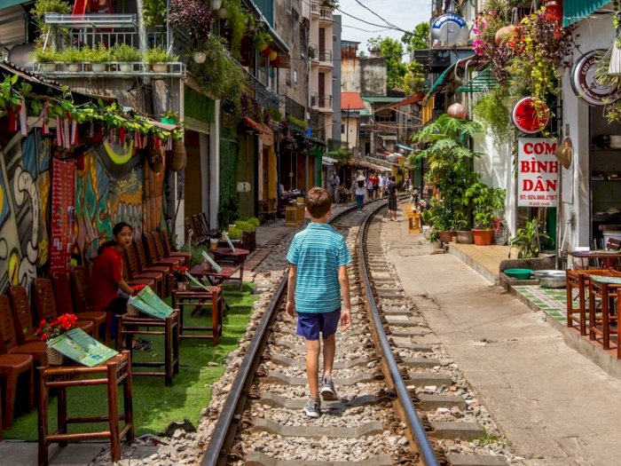 Overtourism, Train Street di Hanoi Resmi Ditutup. Duh!