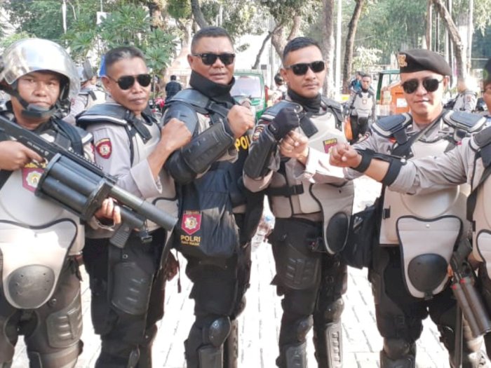 Curhat Polisi NTT: Rela Sebulan Tak Bareng Istri demi Kawal Jokowi
