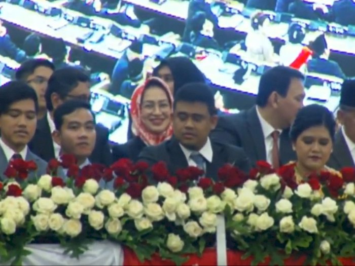Jokowi Dilantik, Ahok Duduk di Belakang Kaesang dan Gibran 