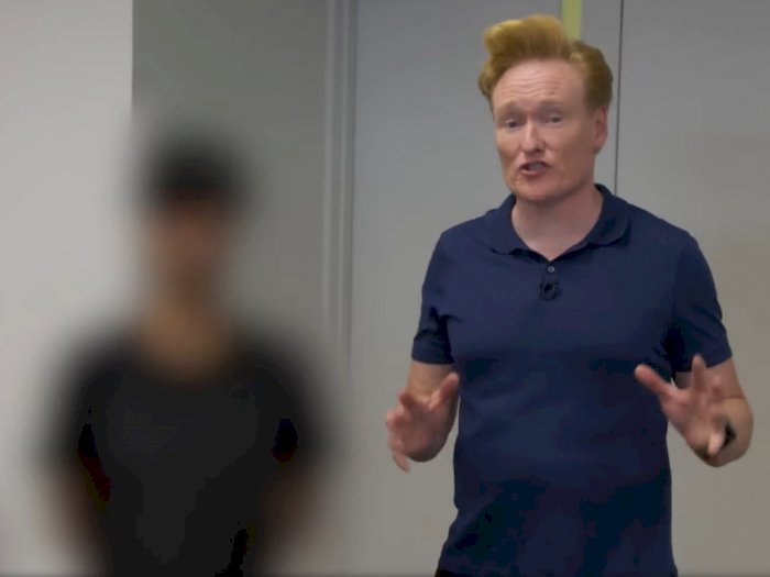 Lihat Kelakuan Conan O'Brien Ketika Berkunjung ke Kantor Hideo Kojima