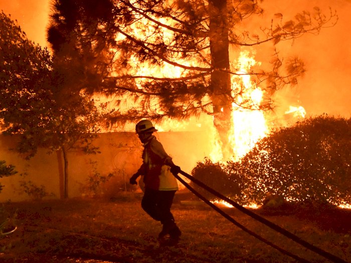 FOTO: Kebakaran Hutan di California, 180 Ribu Penduduk Dievakuasi