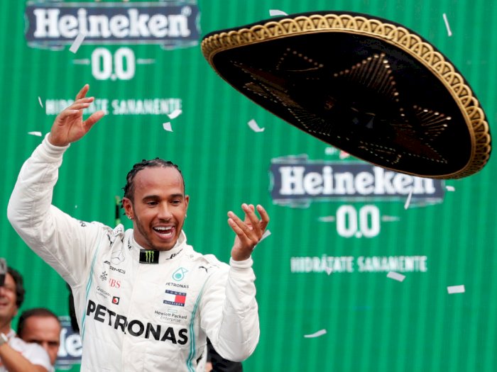 Topi Sombrero, Bendera Meksiko dan Podium Megah Lewis Hamilton
