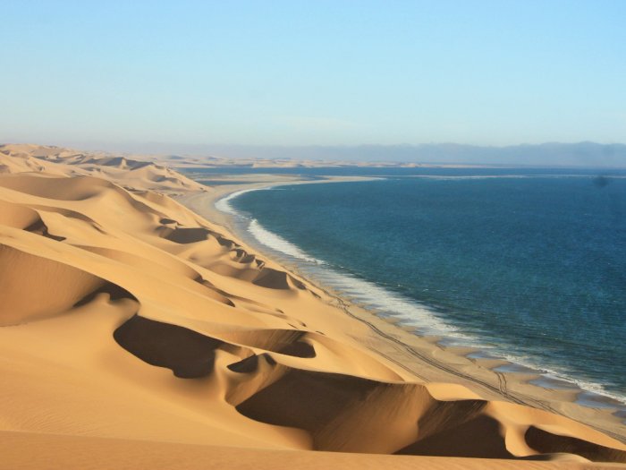 Indahnya Gurun Namib yang Berbatasan Langsung dengan Samudera Atlantik