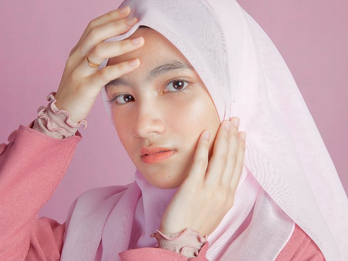 Ini 4 Rekomendasi Warna Hijab Buat yang Memiliki Kulit Sawo Matang