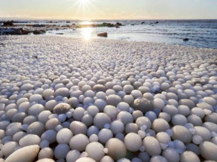 Mendadak Muncul Fenomena Alam 'Telur Es' di Finlandia