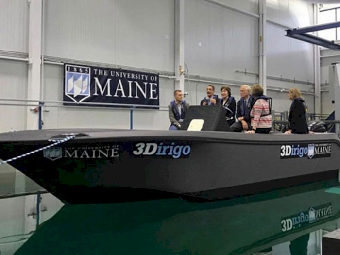 Para Peneliti di University of Maine Buat Perahu Pakai 3D Printer!