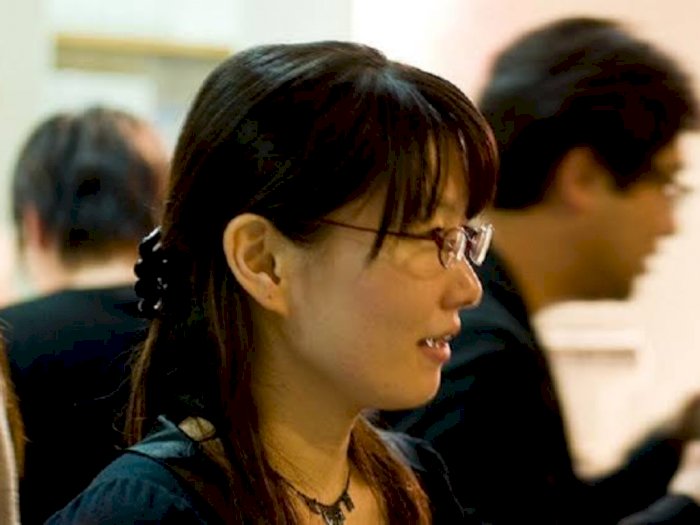 Di Jepang, Para Pekerja Perempuan Dilarang Memakai Kacamata