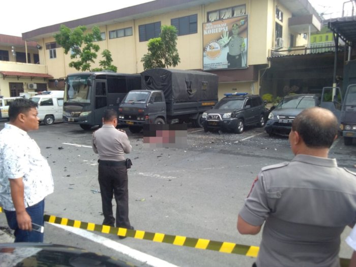 4 Mobil Rusak di Lokasi Bom Polrestabes Medan