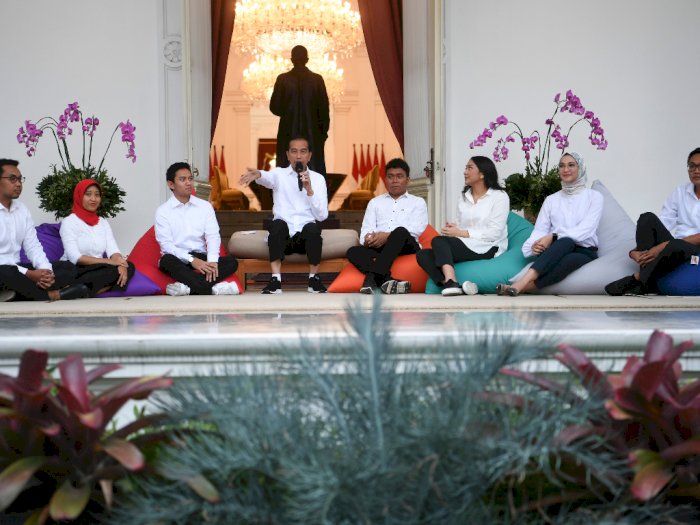Jokowi Kenalkan 7 Staf Khusus Baru dari Kalangan Milenial