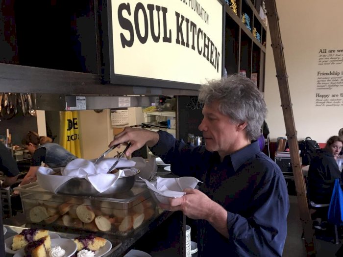 Jon Bon Jovi Buat Restoran Gratis untuk Orang-orang yang Membutuhkan