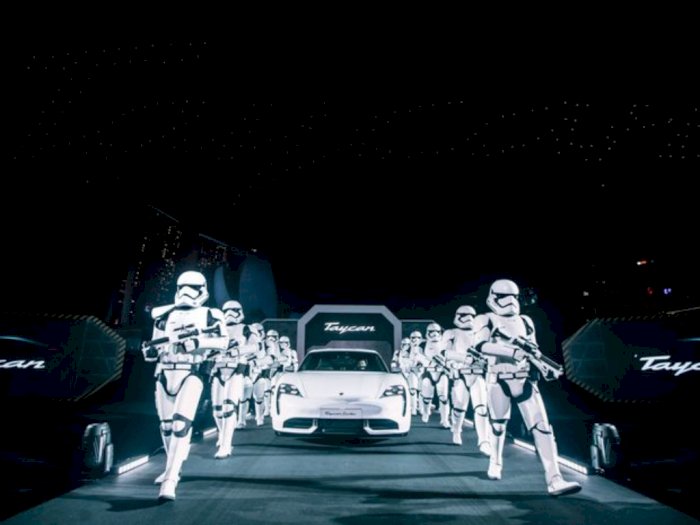 Mantap, Stormtrooper Hadir Dalam Acara Perilisan dari Porsche Taycan