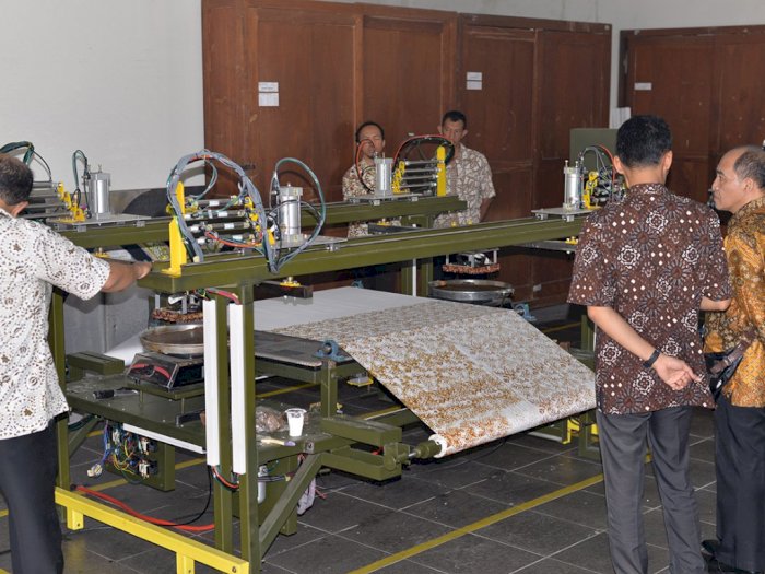 Tingkatkan Daya Saing, Kemenperin Bikin Mesin Batik Cap Otomatis