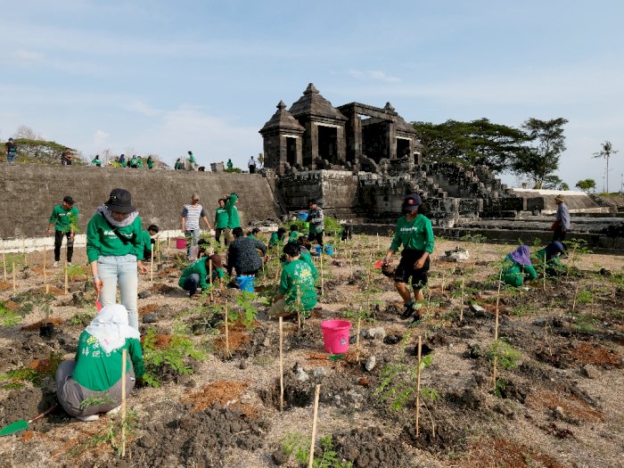 Bersih-Bersih Candi, Djarum Gandeng Ratusan Milenial Yogyakarta