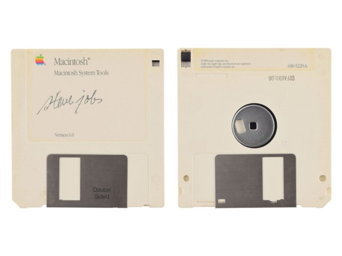 Floppy Disk Dengan Tanda Tangan Steve Jobs Dijual Seharga Rp105 Jutaan