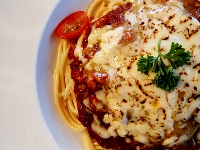 Memasak Praktis Spaghetti Saus Tomat Keju yang Nikmat