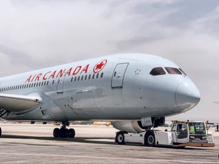 Kaca Kokpit Retak, Pesawat Air Canada Mendarat Darurat