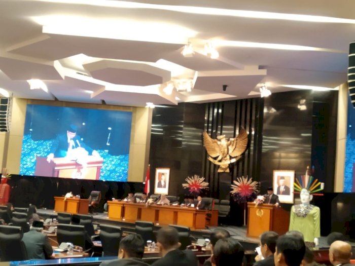 Anies Serahkan Raperda APBD DKI Jakarta 2020