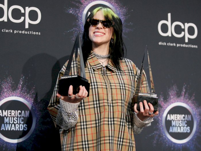 Billie Eilish Raih Penghargaan di Apple Music Awards