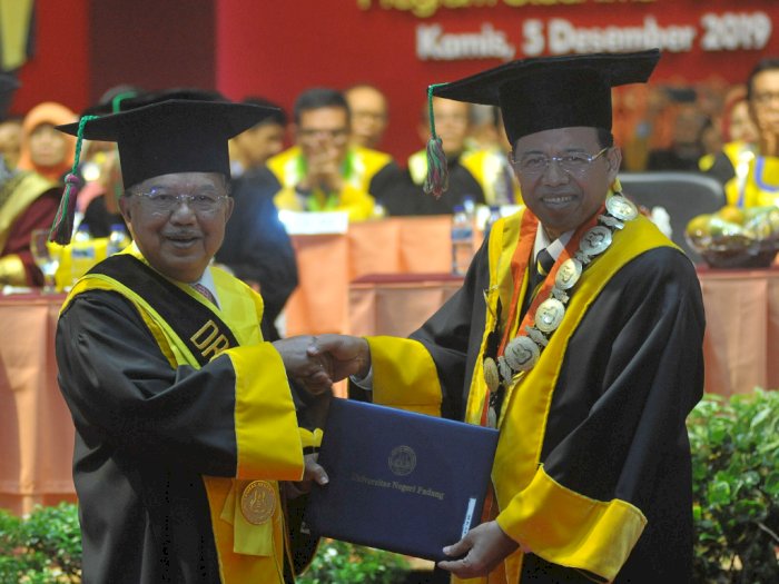 Mantan Wapres Jusuf Kalla Terima Gelar Doktor Kehormatan dari UNP