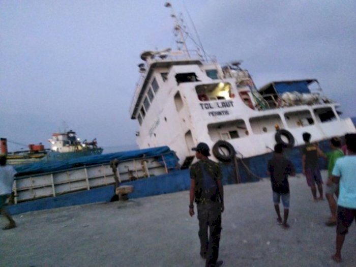  Kapal Tol Laut KM Shimpo 16 Terbalik di Pelabuhan Lewoleba