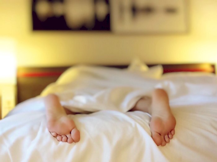 4 Bahaya Kesehatan, Saat Kamu Tidur dengan Posisi Miring dan Tengkurap