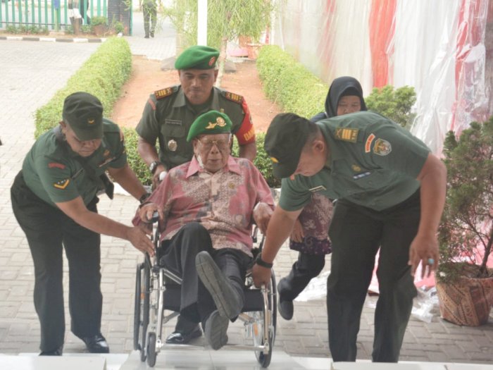 Hari Juang TNI AD, Irdam Jaya Sambangi Veteran & Warakawuri Seroja