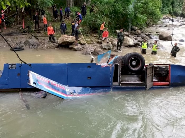 Polisi Selidiki Penyebab Kecelakaan Bus Sriwijaya yang Masuk Jurang