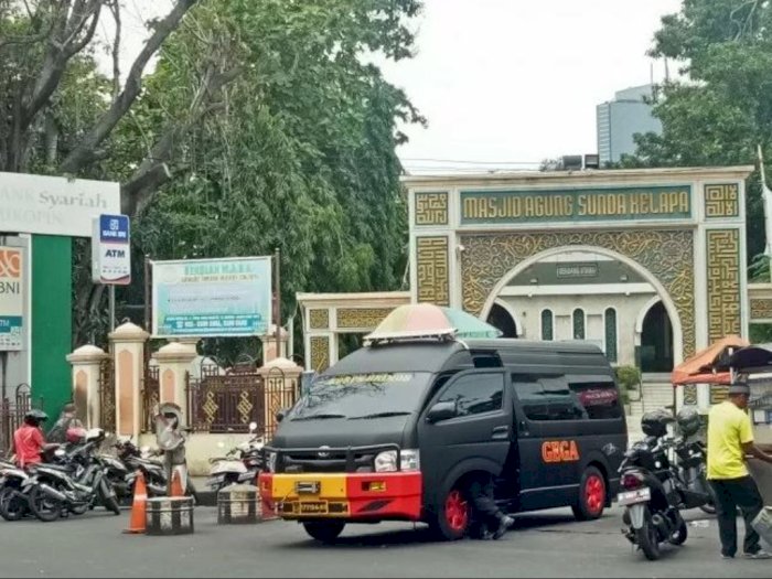 Isi Tas Mencurigakan di Area Masjid Sunda Kelapa