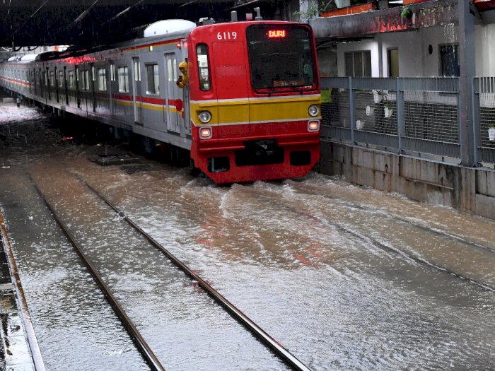 Rel Dilanda Banjir, Ini Perjalanan Kereta Api Yang Dihentikan