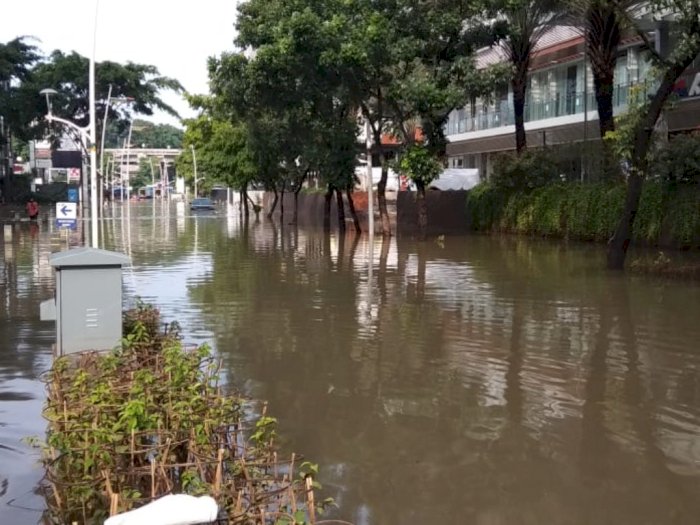 Masih Digenangi Banjir, Jalan Kemang Raya Ditutup