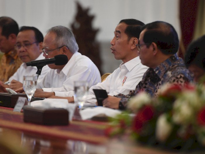 Atasi Banjir, Jokowi Minta Anies Teruskan Program Naturalisasi Sungai