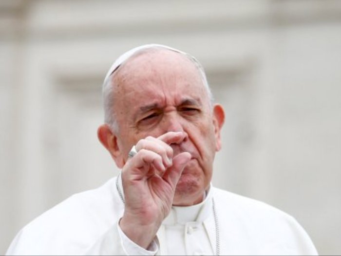 Paus Fransiskus Berharap Iran-AS Menahan Diri untuk Berperang