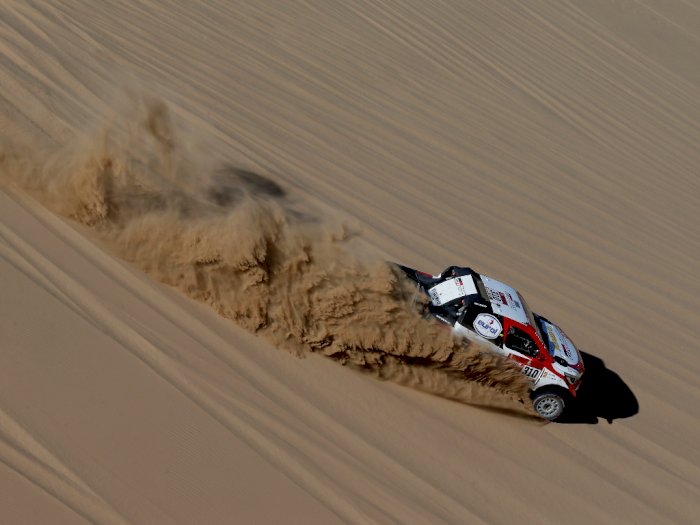 FOTO: Aksi Mantan Juara Dunia F1 di Reli Dakar 2020
