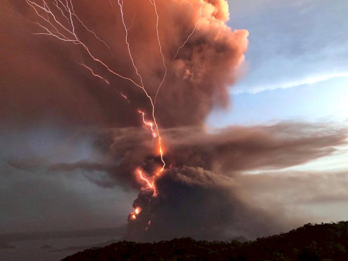 Warganet Ramai Kirimkan Doa Pasca Erupsi Gunung Taal di Filipina
