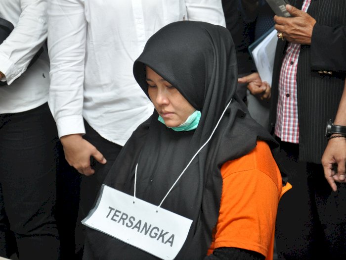 Zuraida Nangis Saat Reka Adegan Ulang Pembunuhan Hakim Medan