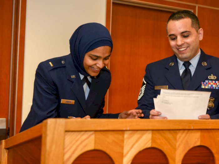 Inilah Saleeha Jabeen, Muslimah Pertama di Angkatan Udara AS