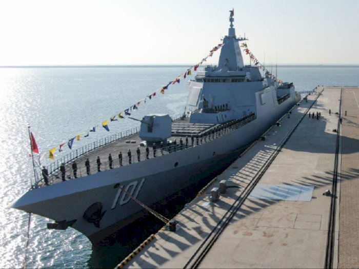 Angkatan Laut Tiongkok Luncurkan Kapal Rudal Jelajah Terbesar di Asia