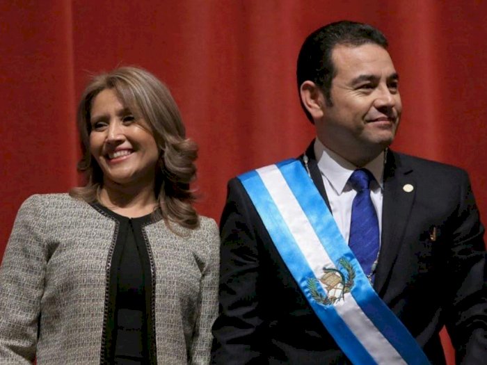 Presiden Guatemala Dilempari Telur oleh Massa