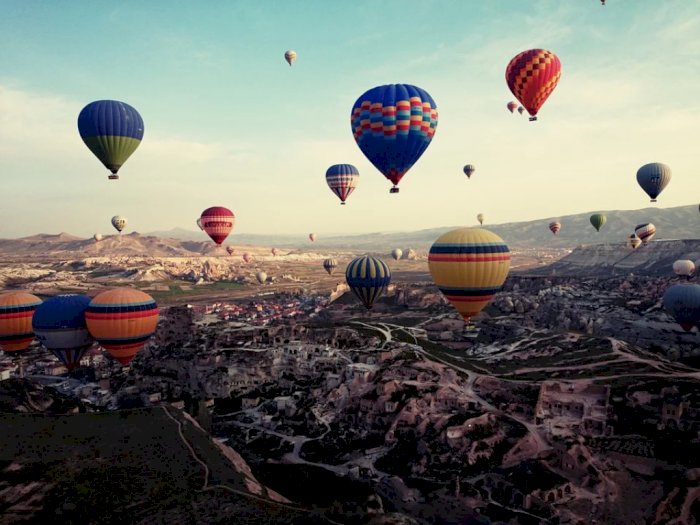 Nikmati Sensasi Berwisata dengan Balon Udara di Cappadocia