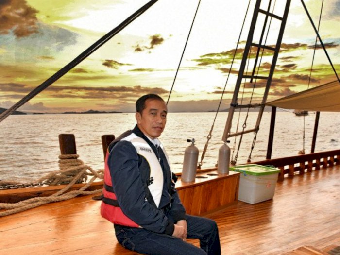 Berkunjung ke Labuan Bajo, Presiden Jokowi Naik Kapal Pinisi