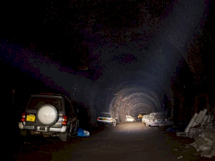 Wadoh, 20 Mobil Klasik Diterlantarkan di Terowongan Kereta Api 