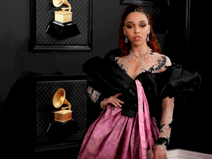 5 Selebriti dengan Busana Terburuk di Grammy Awards 2020