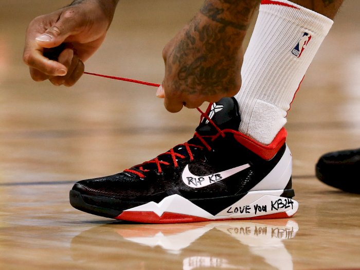 FOTO: Ungkapan Dukacita di Sepatu Pemain NBA untuk Kobe Bryant